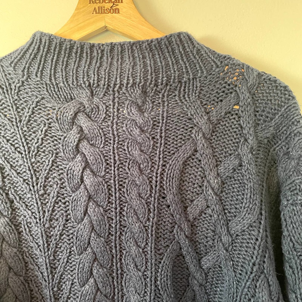 Vintage Hand Knit Cable Knit Floral Sweater in Navy Size Small - Picture 12 of 13